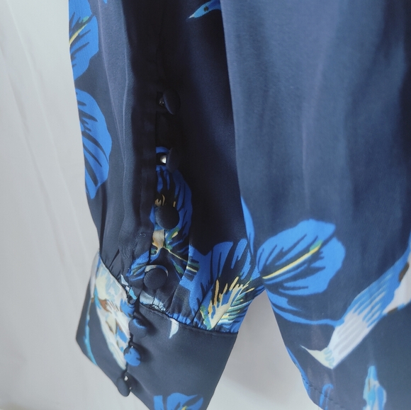 Banana Republic Dark Blue Floral Button Sleeve Blouse Size XS - Picture 7 of 12